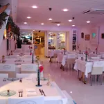 酒店 Devamli