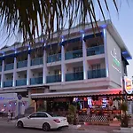 酒店 Devamli