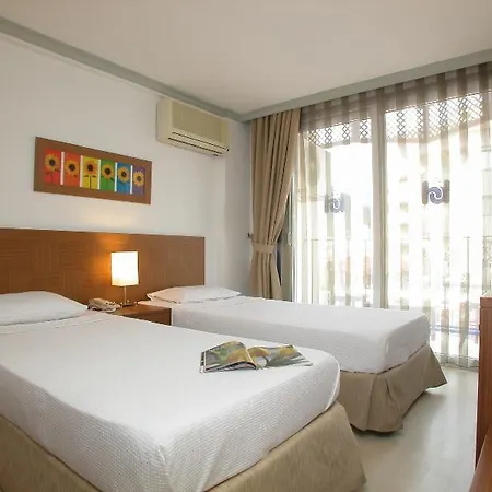 Otel Devamli 3*