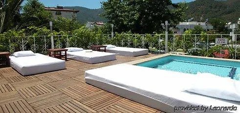 Ξενοδοχείο Devamli 3*